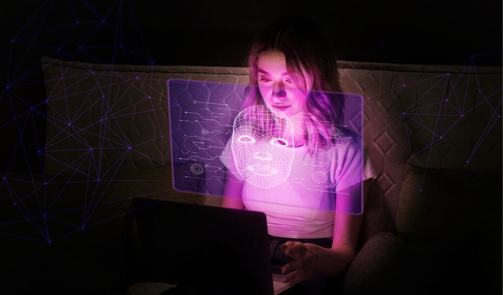 Servicio SEO en Panamá - Persona trabajando en reconocimiento facial digital, optimizando tecnologías innovadoras