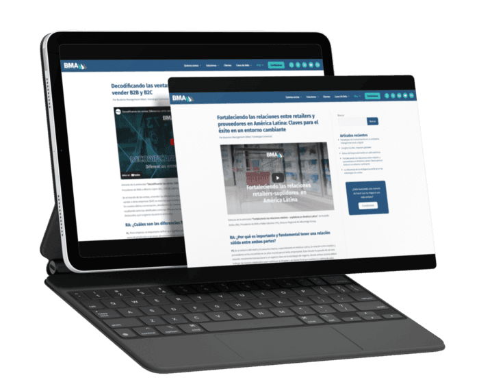 Dispositivo con teclado mostrando contenido en pantalla